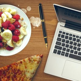 Lunching at Your Desk Eats Away at Your Productivity