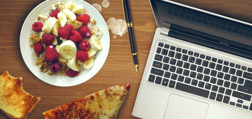 Lunching at Your Desk Eats Away at Your Productivity